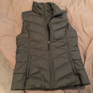 Dark army green the Northface vest size small